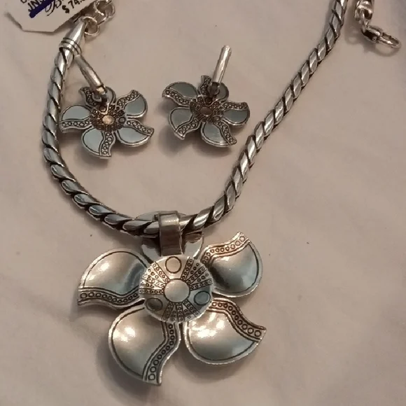 Brighton Chloe Silver Floral Necklace Set - Picture 3 of 5